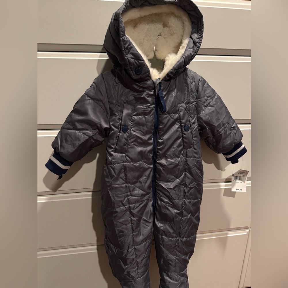 NWT* Urban Republic Charcoal Gray Faux Fur Zip Snowsuit Onesie size: 6 months - Picture 4 of 5